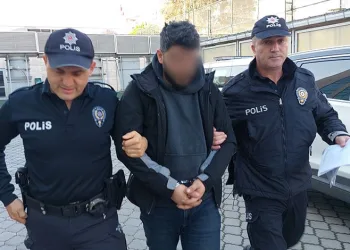 Park halindeki araçtan tencere ve tava çaldı