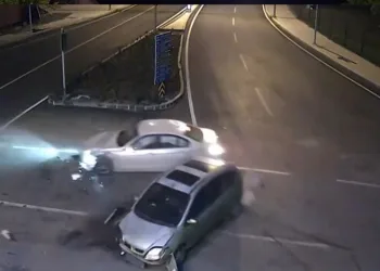 Alkollü sürücü 4 araca çarparak durabildi, ortalık savaş alanına döndü