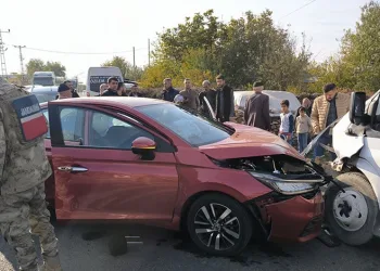 Esenyurt’ta sağlık malzemeleri üreten fabrikanın deposunda korkutan yangın