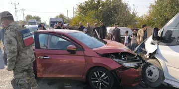 Esenyurt’ta sağlık malzemeleri üreten fabrikanın deposunda korkutan yangın