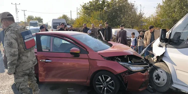 Esenyurt’ta sağlık malzemeleri üreten fabrikanın deposunda korkutan yangın