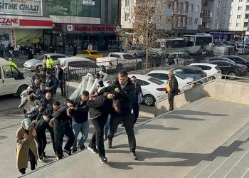 Polis kılığına giren çete 25 milyon lira dolandırıcılık yaptı