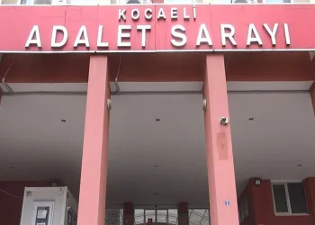 Otomobil kamyonete çarptı: 3 yaralı