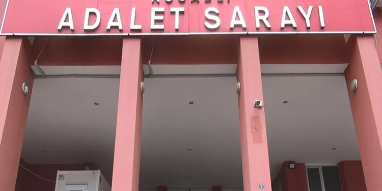 Otomobil kamyonete çarptı: 3 yaralı