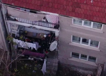 Yanan restorana unuttuğu cep telefonunu almak için geri girince hayatını kaybetti