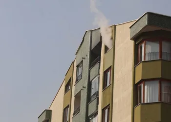 Konya’da apartmanda yangın paniği