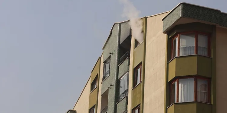 Konya’da apartmanda yangın paniği