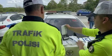 Mersin’de kaçak makaron ve sahte içki ele geçirildi