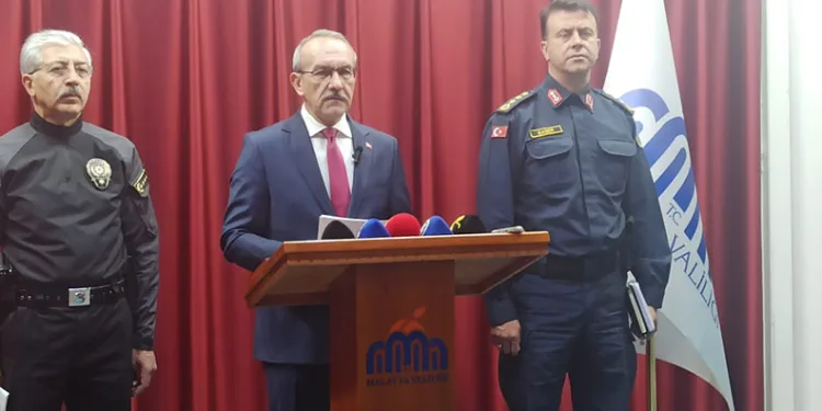 Araçların hurdaya döndüğü kazada 5 kişi yaralandı