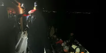 Yağmurla gelen kazalar: Düğün konvoyundaki otomobil bariyere çarptı, 5 kişi yaralandı