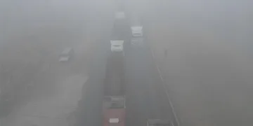 Sis nedeniyle trafiğe kapanan karayolu ulaşıma açıldı