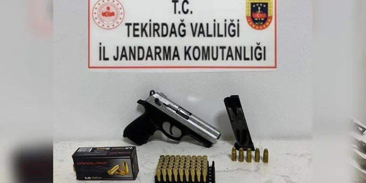 Tekirdağ’da iki araçta ruhsatsız silah ve fişek ele geçirildi