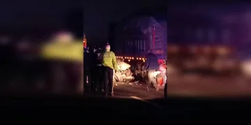 Yağmurla gelen kazalar: Düğün konvoyundaki otomobil bariyere çarptı, 5 kişi yaralandı