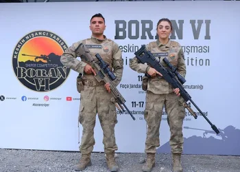 Alkollü sürücü 4 araca çarparak durabildi, ortalık savaş alanına döndü