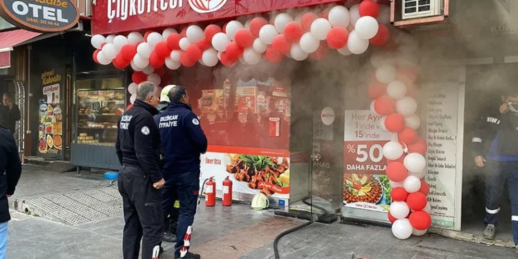 İnşaat işçileri taşlarla birbirilerine saldırdı