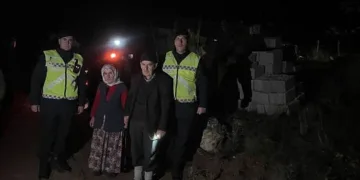 Antalya’da hortum yıkıp geçti, evler ve seralar hasar gördü