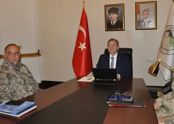 Araçların hurdaya döndüğü kazada 5 kişi yaralandı