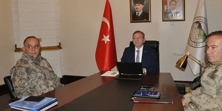 Araçların hurdaya döndüğü kazada 5 kişi yaralandı