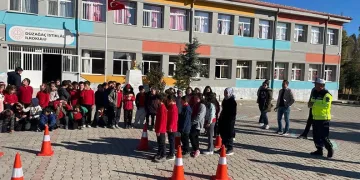 Jandarmadan öğrencilere trafik eğitimi