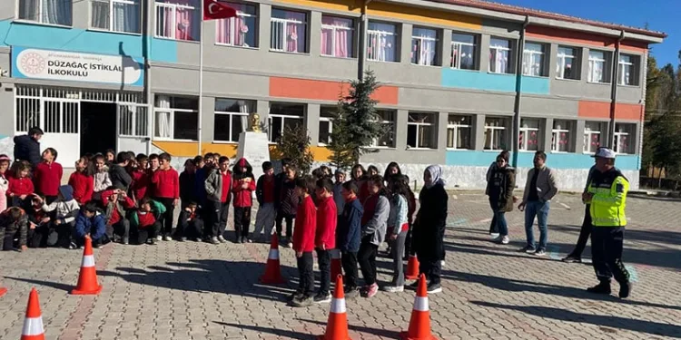 Jandarmadan öğrencilere trafik eğitimi