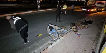 Mardin’de park halindeki otomobilden hırsızlık güvenlik kamerasına yansıdı