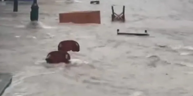 Tıra arkadan çarpan otomobilde 1 kişi öldü, 4 kişi yaralandı