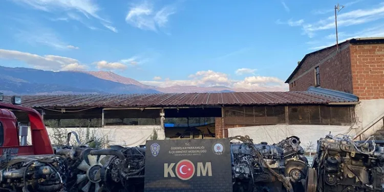İzmir’de oto tamir servisine motor şasesi operasyonu