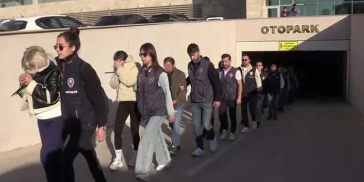 Tavşanlı’da dolmuş şoförlerinden ‘Taşlanıyoruz’ iddiası