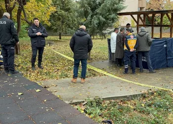 Esenyurt’ta sağlık malzemeleri üreten fabrikanın deposunda korkutan yangın