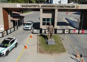 Jandarmadan eş zamanlı uyuşturucu operasyonu: 3 gözaltı