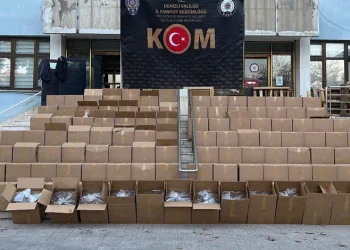 Araçların hurdaya döndüğü kazada 5 kişi yaralandı