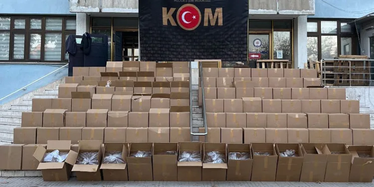 Araçların hurdaya döndüğü kazada 5 kişi yaralandı