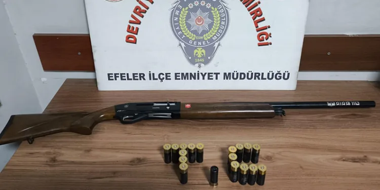 Arnavutköy’de bir çocuk düşürdüğü parasını almak için girdiği anıtta mahsur kaldı