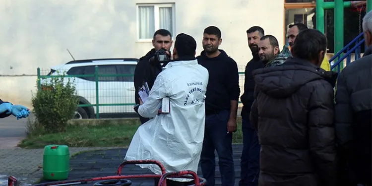 Çocuk parkında başından vurulmuş halde ölü bulundu
