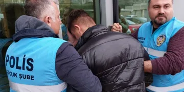 Esenyurt’ta sağlık malzemeleri üreten fabrikanın deposunda korkutan yangın