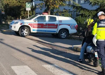 Araçların hurdaya döndüğü kazada 5 kişi yaralandı