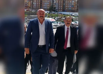 Araçların hurdaya döndüğü kazada 5 kişi yaralandı