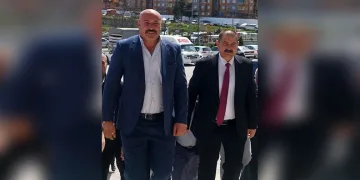Araçların hurdaya döndüğü kazada 5 kişi yaralandı
