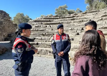 Jandarma ekipleri vatandaşları bilgilendirdi