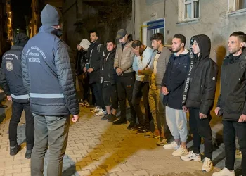 Edirne’de kaçak göçmen operasyonu: Kıskıvrak yakalandılar