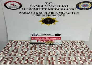 Bayburt’ta şüpheli hareketler sergileyen 2 şahısın üzerinden uyuşturucu madde çıktı