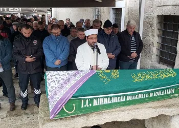 Kocası tarafından balta ile öldürülen kadın son yolculuğuna uğurlandı