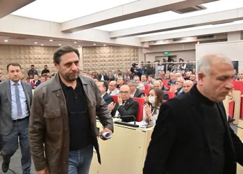 Bahçeli’nin ismi kaldırıldı, MHP ve AK Parti grubu meclisi terk etti