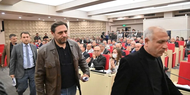 Bahçeli’nin ismi kaldırıldı, MHP ve AK Parti grubu meclisi terk etti