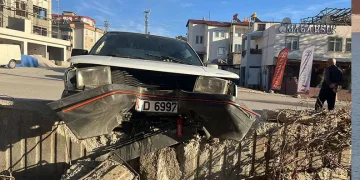 Esenyurt’ta sağlık malzemeleri üreten fabrikanın deposunda korkutan yangın