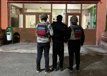 Bayburt’ta şüpheli hareketler sergileyen 2 şahısın üzerinden uyuşturucu madde çıktı