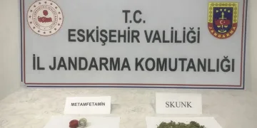 Uyuşturucu ticareti yapan 2 kişi jandarma ekiplerince yakalandı