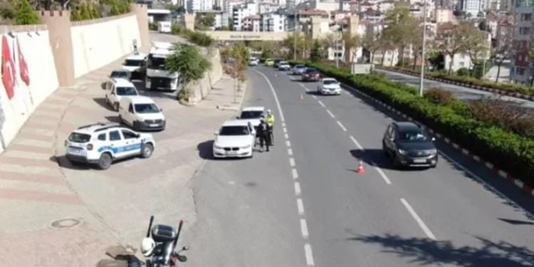 Adana’da 32 uyuşturucu satıcısı tutuklandı