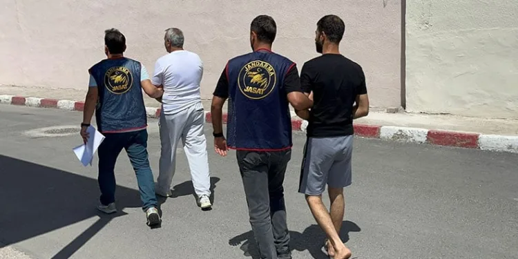Arif Güran sinir krizi geçirip mahkeme salonundan çıktı