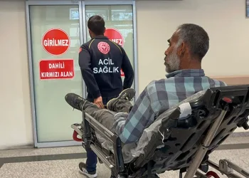 Ayağını ahşap kesme makinesine kaptıran işçi yaralandı
